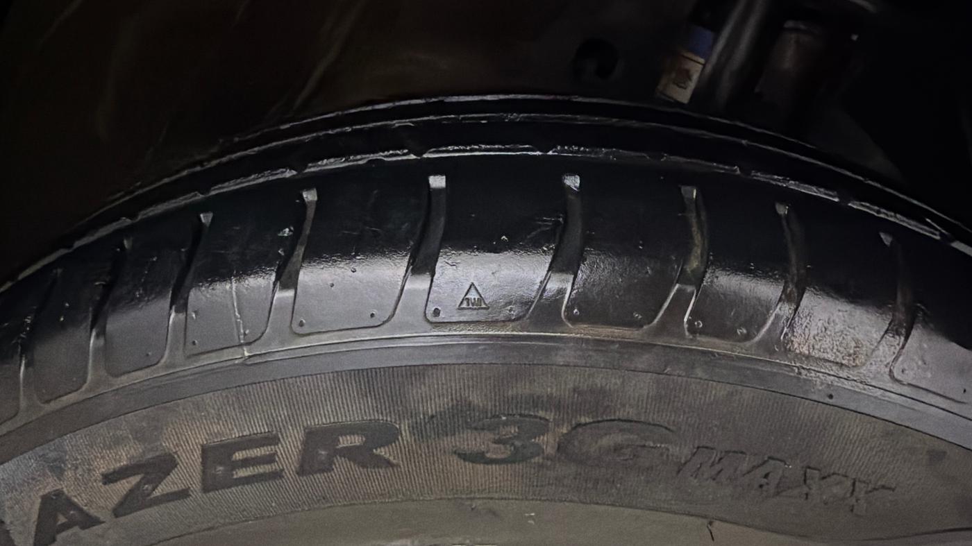2018 Maruti Swift VXI, Petrol, Manual, 33,242 km, Right Front Tyre Tread
