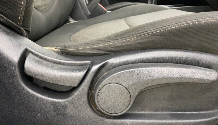 2016 Hyundai Creta SX PLUS 1.6 PETROL, Petrol, Manual, 1,19,371 km, Driver Side Adjustment Panel