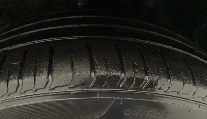 2020 Hyundai VENUE SX PLUS 1.0 TURBO DCT, Petrol, Automatic, 28,532 km, Right Front Tyre Tread