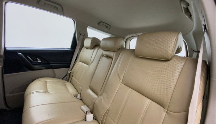 2018 Mahindra XUV500 W6, Diesel, Manual, 72,220 km, Right Side Rear Door Cabin