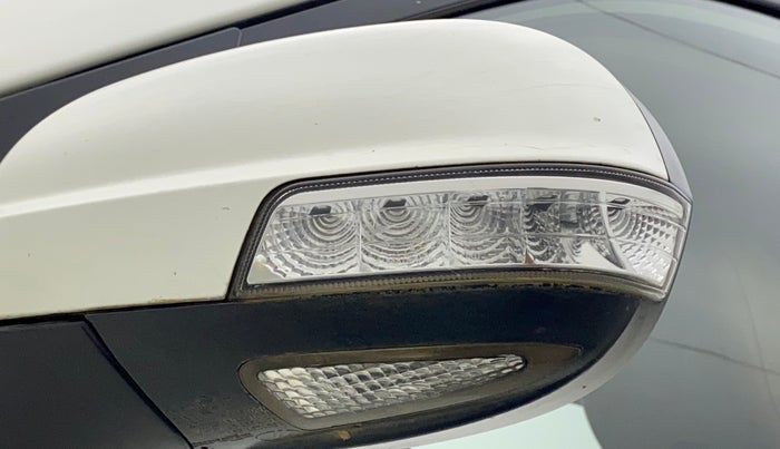 2018 Mahindra XUV500 W6, Diesel, Manual, 72,220 km, Left rear-view mirror - Indicator light has minor damage