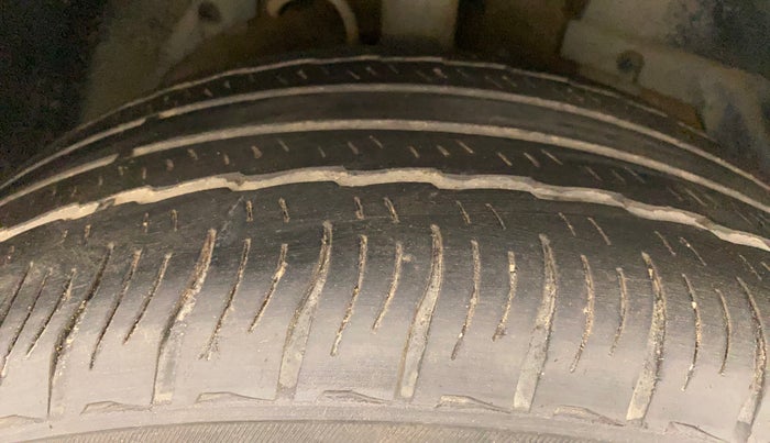 2018 Mahindra XUV500 W6, Diesel, Manual, 72,220 km, Right Front Tyre Tread