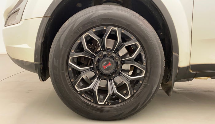 2018 Mahindra XUV500 W6, Diesel, Manual, 72,220 km, Left Front Wheel