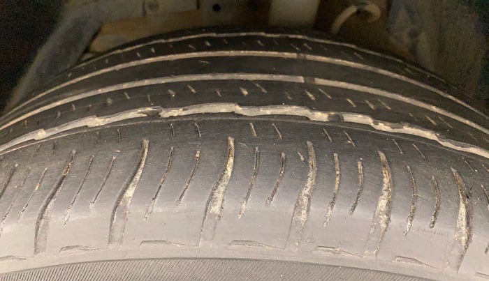 2018 Mahindra XUV500 W6, Diesel, Manual, 72,220 km, Left Front Tyre Tread