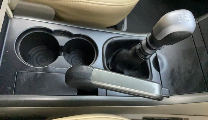 2018 Mahindra XUV500 W6, Diesel, Manual, 72,220 km, Gear Lever