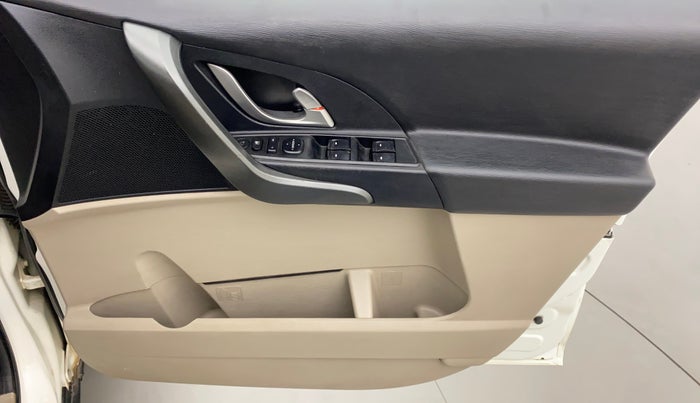 2018 Mahindra XUV500 W6, Diesel, Manual, 72,220 km, Driver Side Door Panels Control
