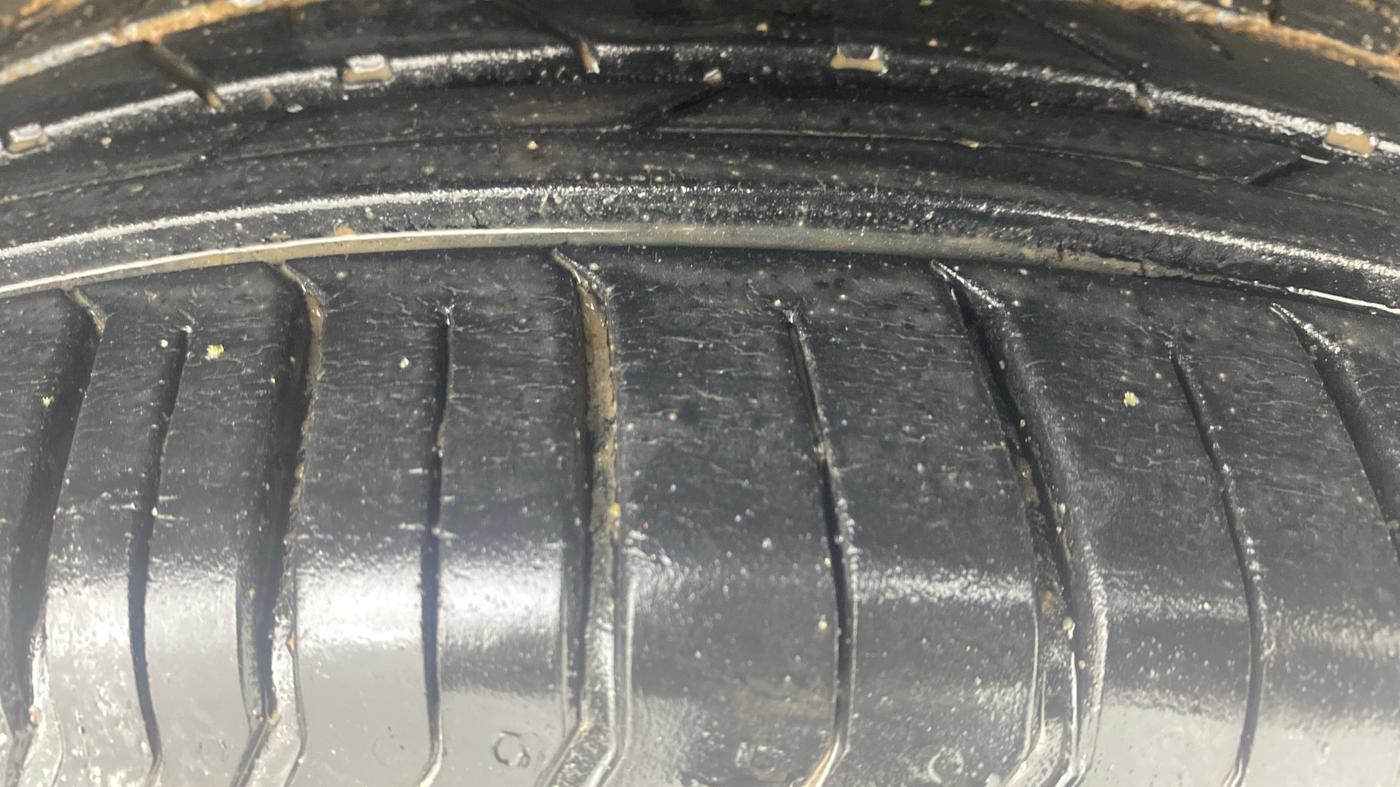 2023 Hyundai VENUE SX (O) 1.0 TURBO DCT, Petrol, Automatic, 8,464 km, Right Front Tyre Tread