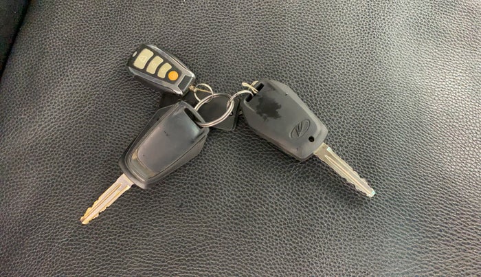 2018 Mahindra KUV 100 NXT K2 P 6 STR, Petrol, Manual, 39,378 km, Key Close Up