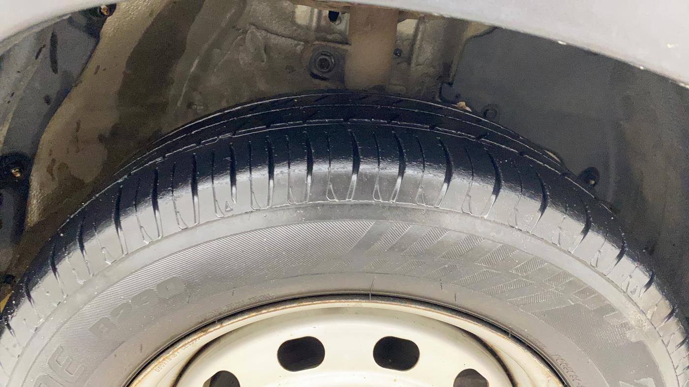 2018 Mahindra KUV 100 NXT K2 P 6 STR, Petrol, Manual, 39,402 km, Right Front Tyre Tread