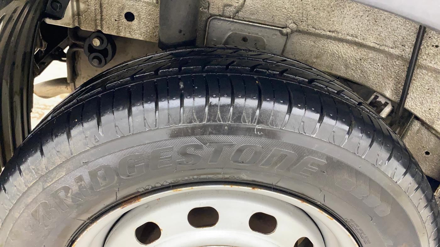 2018 Mahindra KUV 100 NXT K2 P 6 STR, Petrol, Manual, 39,402 km, Right Rear Tyre Tread
