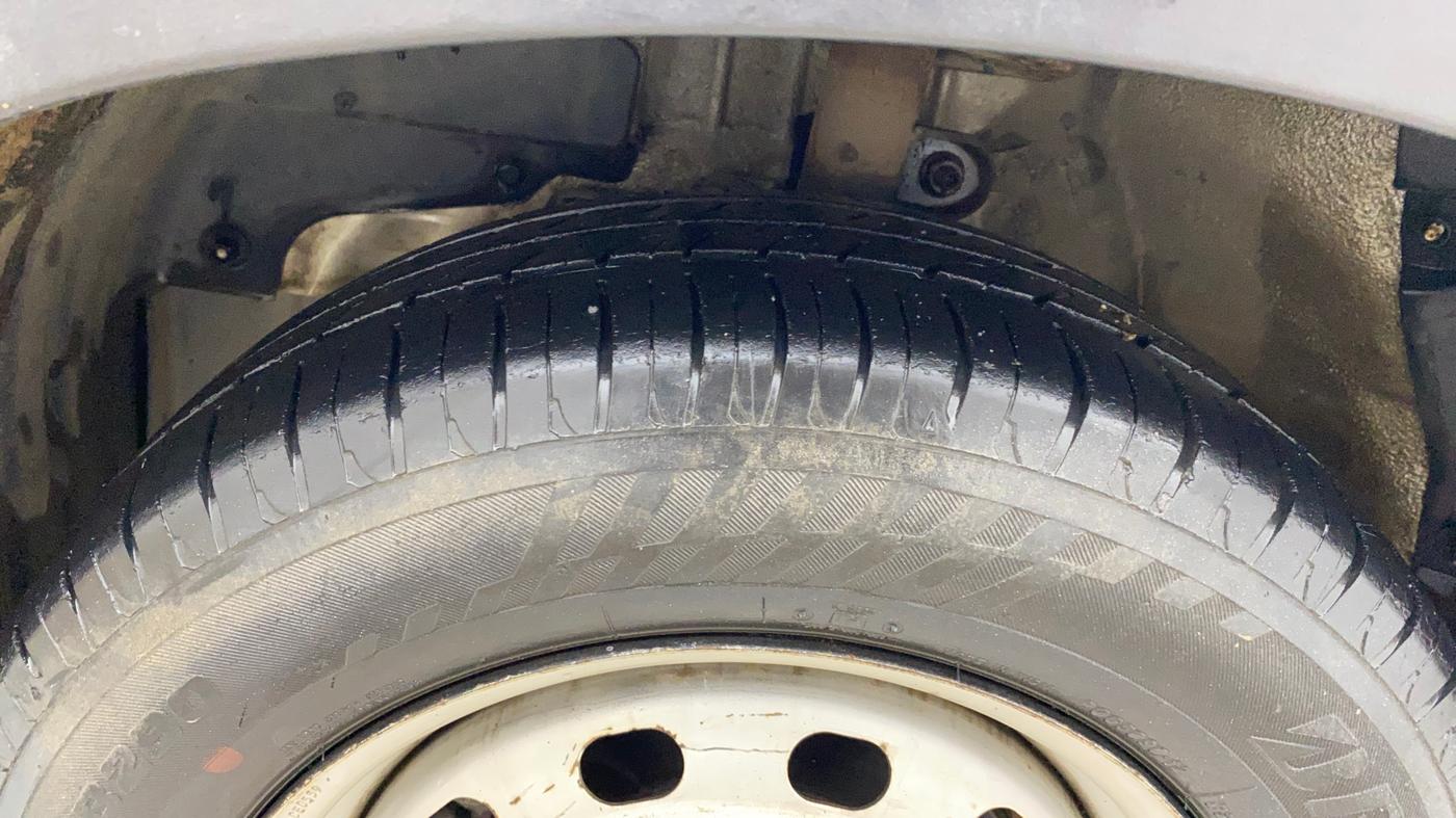 2018 Mahindra KUV 100 NXT K2 P 6 STR, Petrol, Manual, 39,402 km, Left Front Tyre Tread