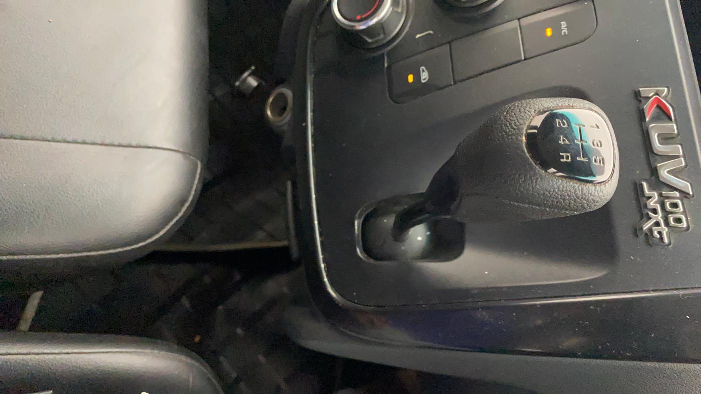 2018 Mahindra KUV 100 NXT K2 P 6 STR, Petrol, Manual, 39,402 km, Gear Lever