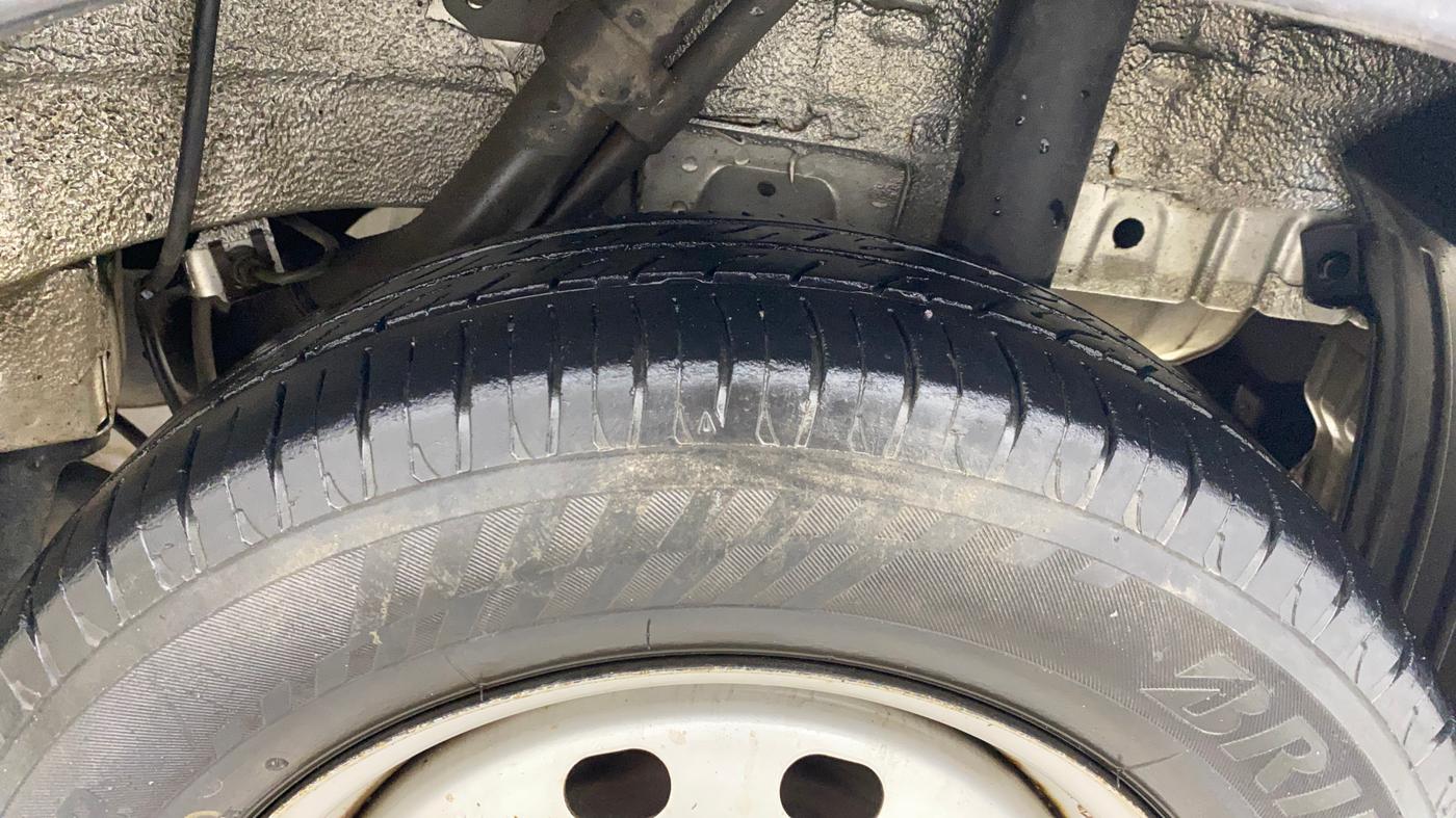 2018 Mahindra KUV 100 NXT K2 P 6 STR, Petrol, Manual, 39,402 km, Left Rear Tyre Tread
