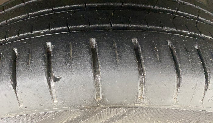 2021 Maruti Baleno ZETA PETROL 1.2, Petrol, Manual, 31,906 km, Right Front Tyre Tread