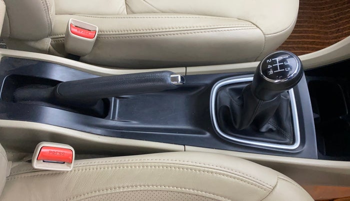 2019 Maruti Ciaz ALPHA 1.5 SHVS PETROL, Petrol, Manual, 49,726 km, Gear Lever