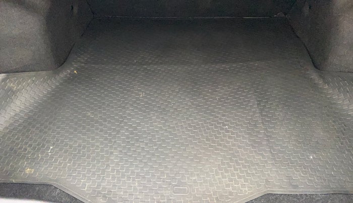 2019 Maruti Ciaz ALPHA 1.5 SHVS PETROL, Petrol, Manual, 49,726 km, Boot Inside