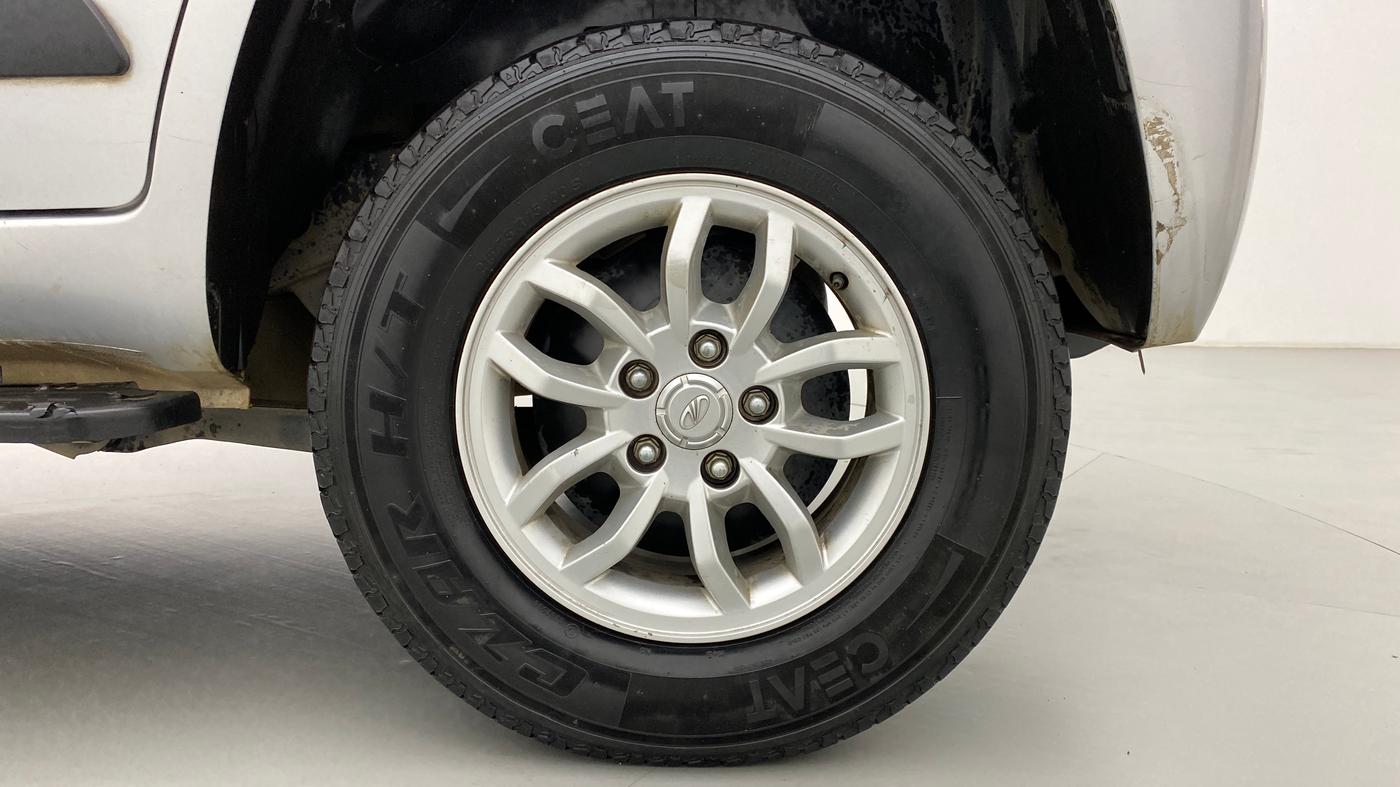 2017 Mahindra TUV300 T8, Diesel, Manual, 50,474 km, Left Rear Wheel