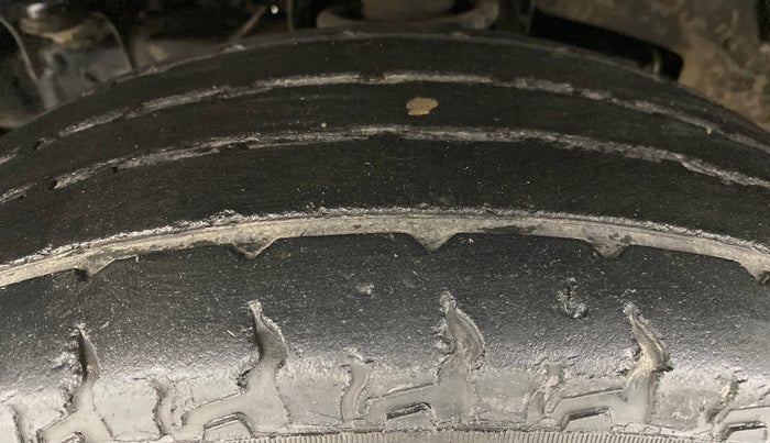 2017 Mahindra TUV300 T8, Diesel, Manual, 50,474 km, Left Front Tyre Tread