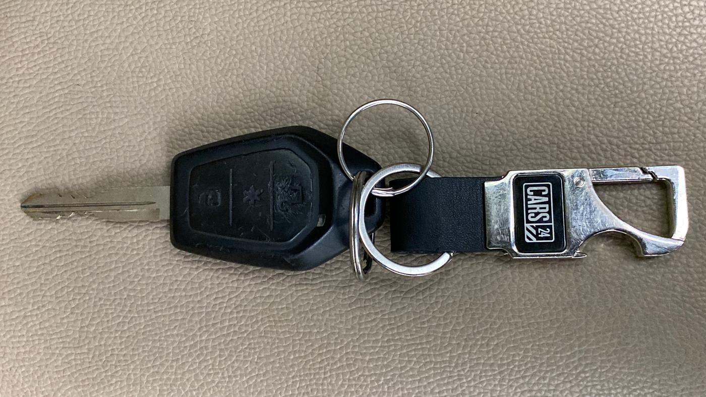 2017 Mahindra TUV300 T8, Diesel, Manual, 50,474 km, Key Close Up