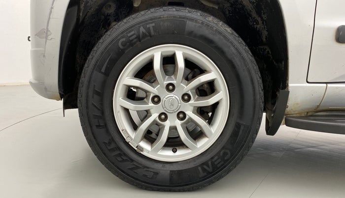 2017 Mahindra TUV300 T8, Diesel, Manual, 50,474 km, Left Front Wheel