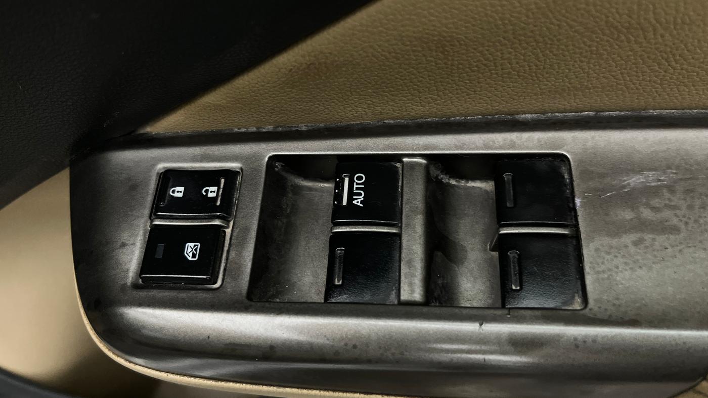2017 Honda City 1.5L I-VTEC VX, Petrol, Manual, 1,16,936 km, Driver Side Door Panels Control