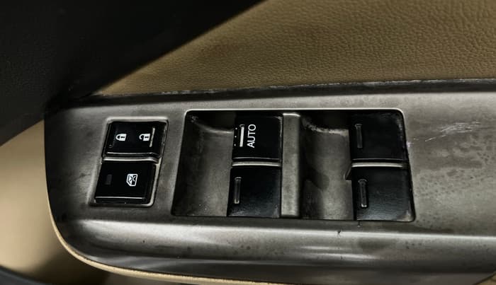 2017 Honda City 1.5L I-VTEC VX, Petrol, Manual, 1,16,936 km, Driver Side Door Panels Control