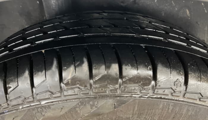 2017 Honda City 1.5L I-VTEC VX, Petrol, Manual, 1,16,936 km, Right Rear Tyre Tread