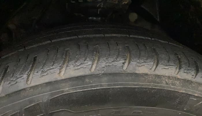 2021 Mahindra XUV300 W8 (O) 1.5 DIESEL, Diesel, Manual, 32,013 km, Left Front Tyre Tread