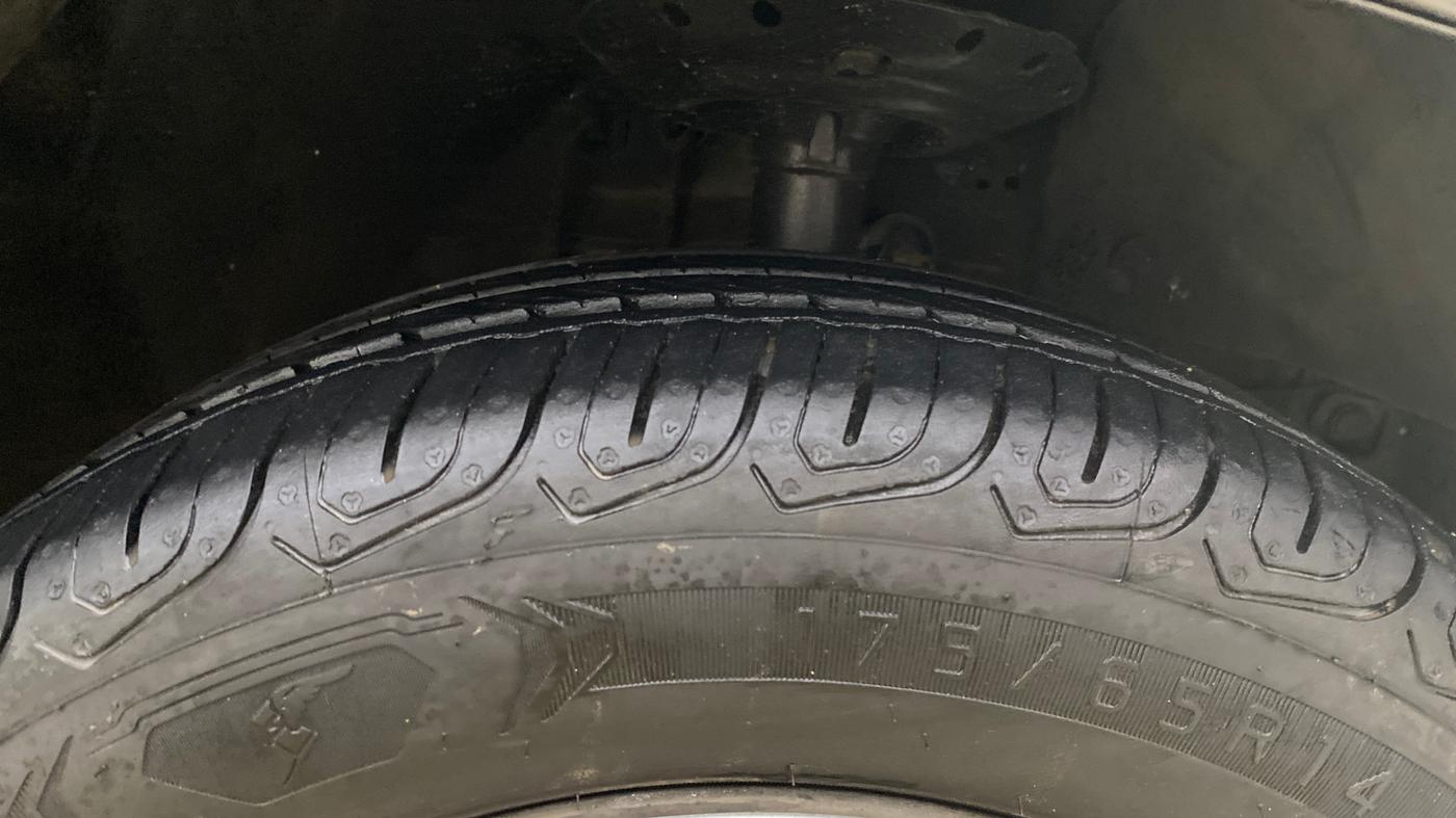 2015 Honda Amaze 1.2L I-VTEC S AT, Petrol, Automatic, 51,227 km, Right Front Tyre Tread