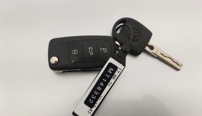2021 Volkswagen Polo COMFORTLINE 1.0L TSI, Petrol, Manual, 1,09,376 km, Key Close Up