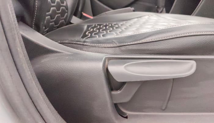 2021 Volkswagen Polo COMFORTLINE 1.0L TSI, Petrol, Manual, 1,09,376 km, Driver Side Adjustment Panel