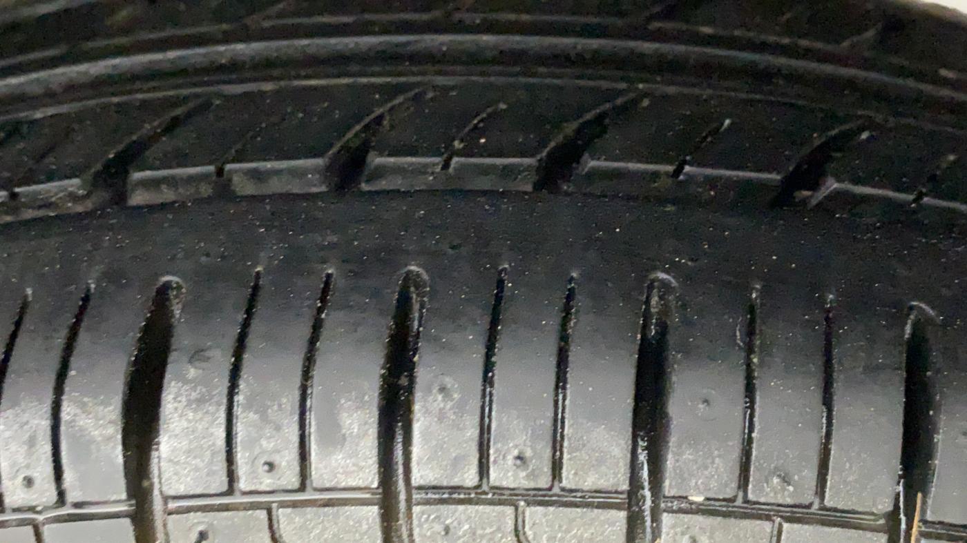 2016 Hyundai Eon ERA +, Petrol, Manual, 49,128 km, Left Rear Tyre Tread