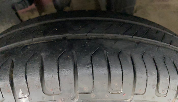 2017 Renault Kwid 1.0 RXT Opt, Petrol, Manual, 73,010 km, Left Front Tyre Tread