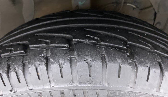 2016 Maruti S Cross ZETA 1.3, Diesel, Manual, 87,446 km, Right Front Tyre Tread