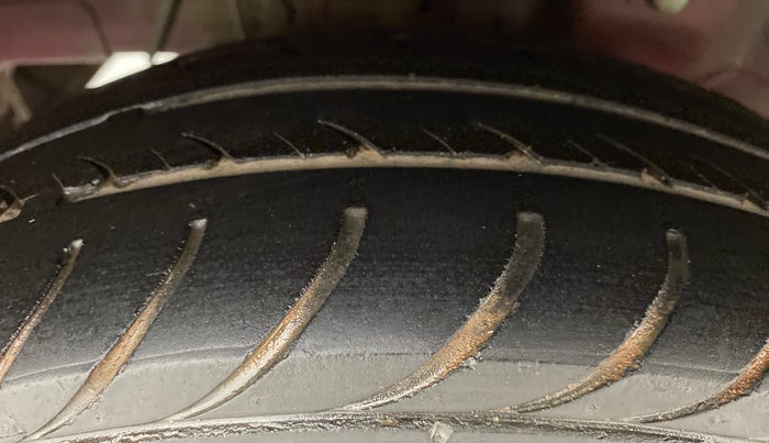 2016 Hyundai Eon MAGNA PLUS, Petrol, Manual, 74,129 km, Right Rear Tyre Tread