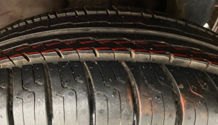 2016 Hyundai Eon MAGNA PLUS, Petrol, Manual, 74,129 km, Left Rear Tyre Tread