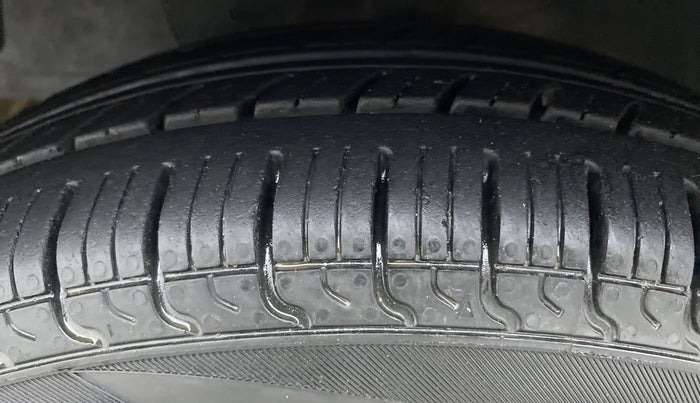 2012 Hyundai Eon ERA +, Petrol, Manual, 29,773 km, Left Front Tyre Tread