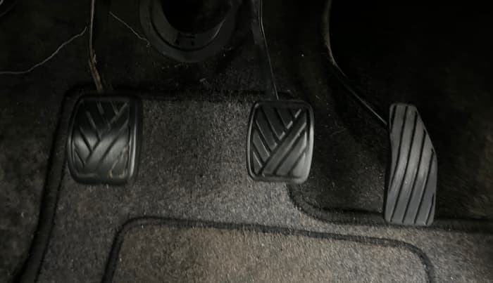 2015 Maruti Wagon R 1.0 VXI, Petrol, Manual, 68,287 km, Pedals
