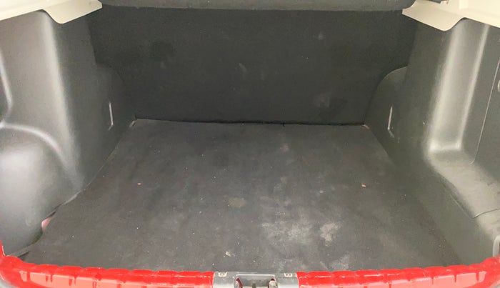 2018 Renault Duster RXS CVT, Petrol, Automatic, 1,43,526 km, Boot Inside