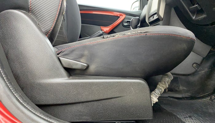 2018 Renault Duster RXS CVT, Petrol, Automatic, 1,43,526 km, Driver Side Adjustment Panel