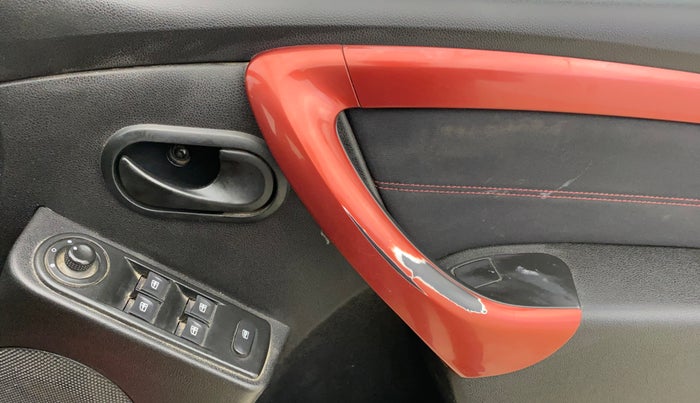 2018 Renault Duster RXS CVT, Petrol, Automatic, 1,43,526 km, Driver Side Door Panels Control