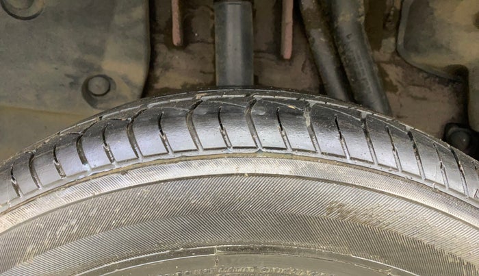 2018 Renault Duster RXS CVT, Petrol, Automatic, 1,43,526 km, Right Rear Tyre Tread