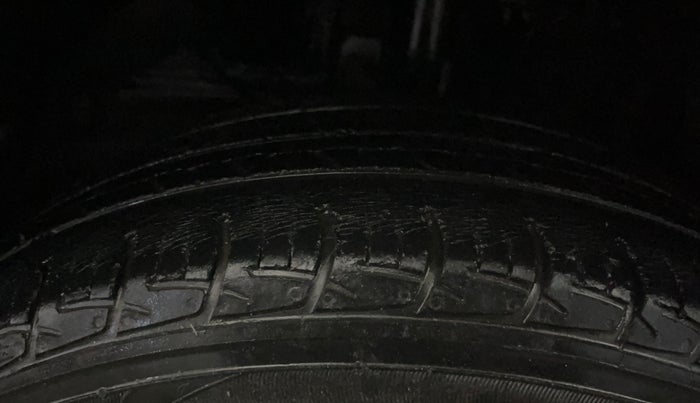 2017 Maruti Baleno DELTA PETROL 1.2, Petrol, Manual, 54,734 km, Left Front Tyre Tread