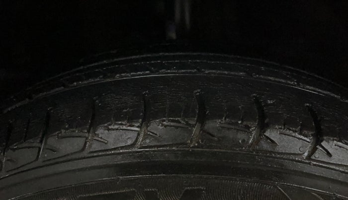 2017 Maruti Baleno DELTA PETROL 1.2, Petrol, Manual, 54,734 km, Right Front Tyre Tread