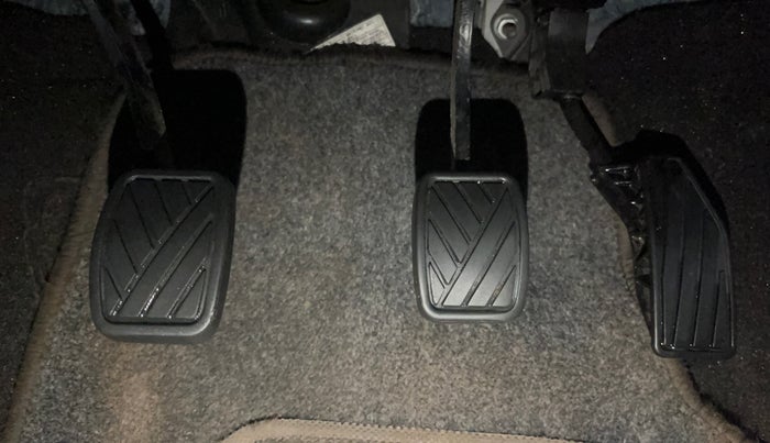 2017 Maruti Baleno DELTA PETROL 1.2, Petrol, Manual, 54,734 km, Pedals