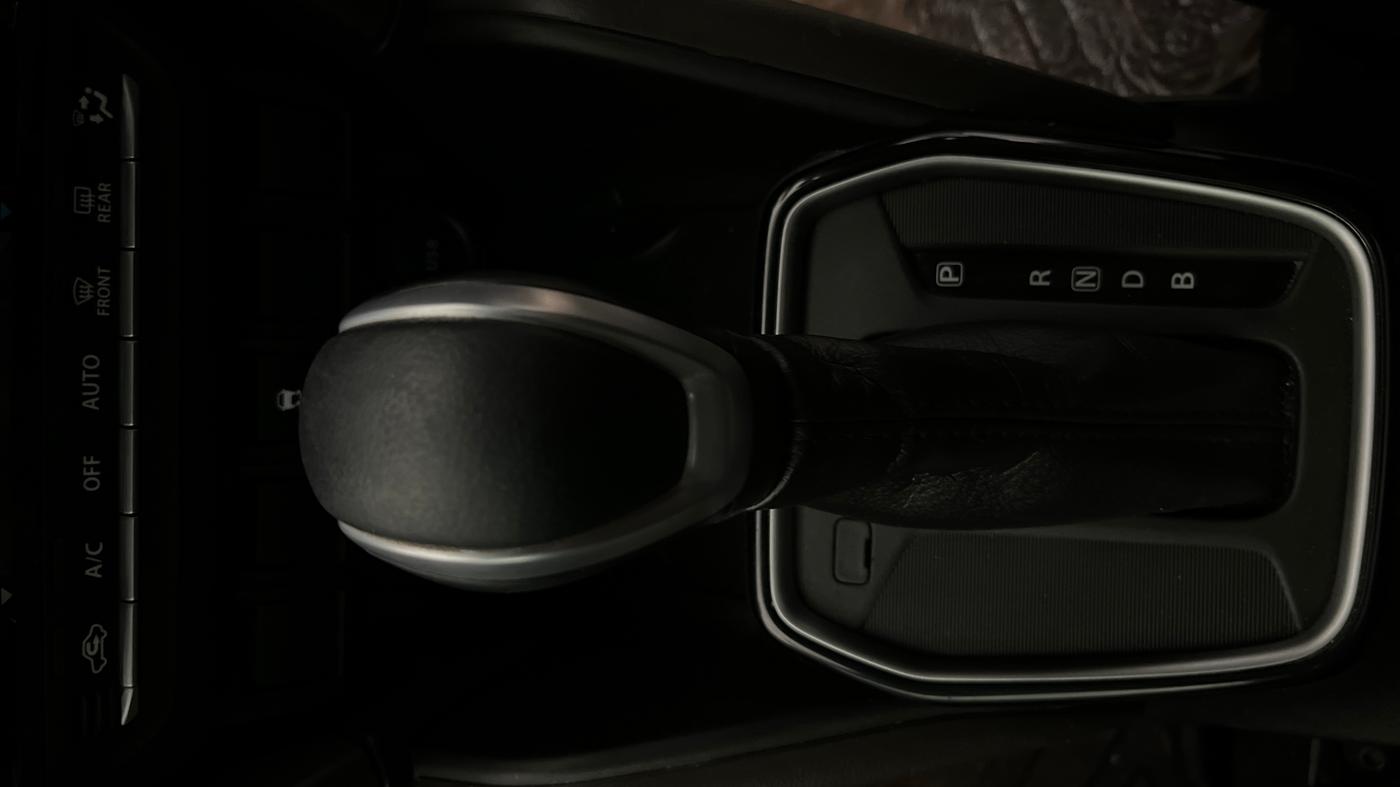 2023 Toyota URBAN CRUISER HYRYDER V HYBRID, Hybrid, Automatic, 69,429 km, Gear Lever