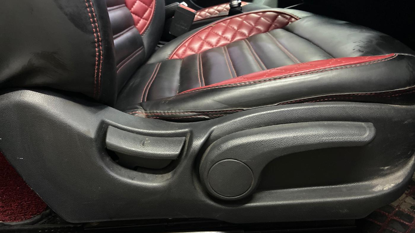 2019 Hyundai Elite i20 SPORTZ PLUS 1.2, CNG, Manual, 87,030 km, Driver Side Adjustment Panel