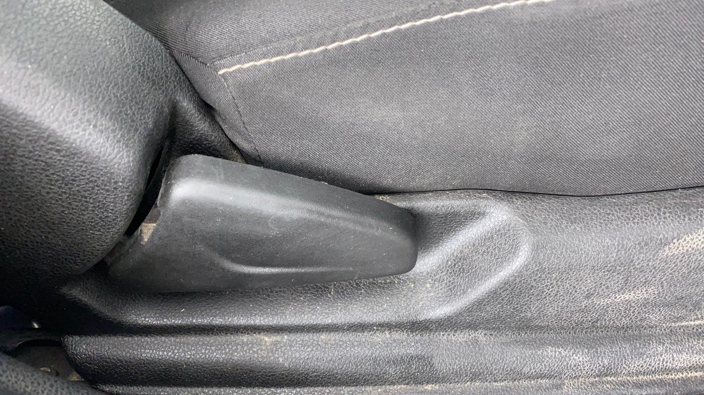 2020 Renault Kwid RXL, Petrol, Manual, 26,260 km, Driver Side Adjustment Panel