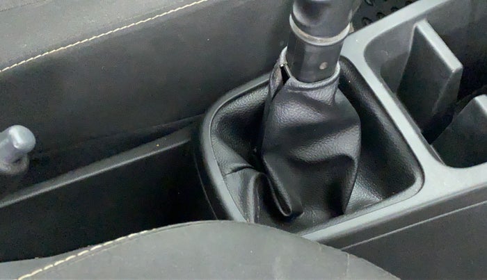 2020 Renault Kwid RXL, Petrol, Manual, 26,260 km, Gear lever - Boot cover slightly torn
