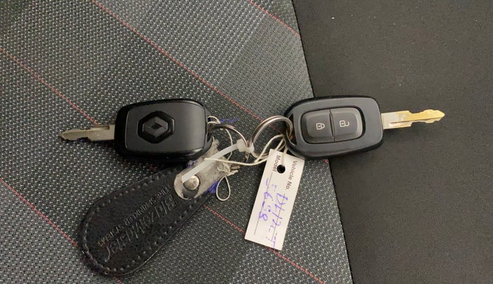 2021 Renault Kwid RXT 1.0 AMT (O), Petrol, Automatic, 13,706 km, Key Close Up